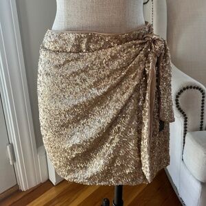 Nwt! Never worn House of Harlow gold sequin mini skirt size m